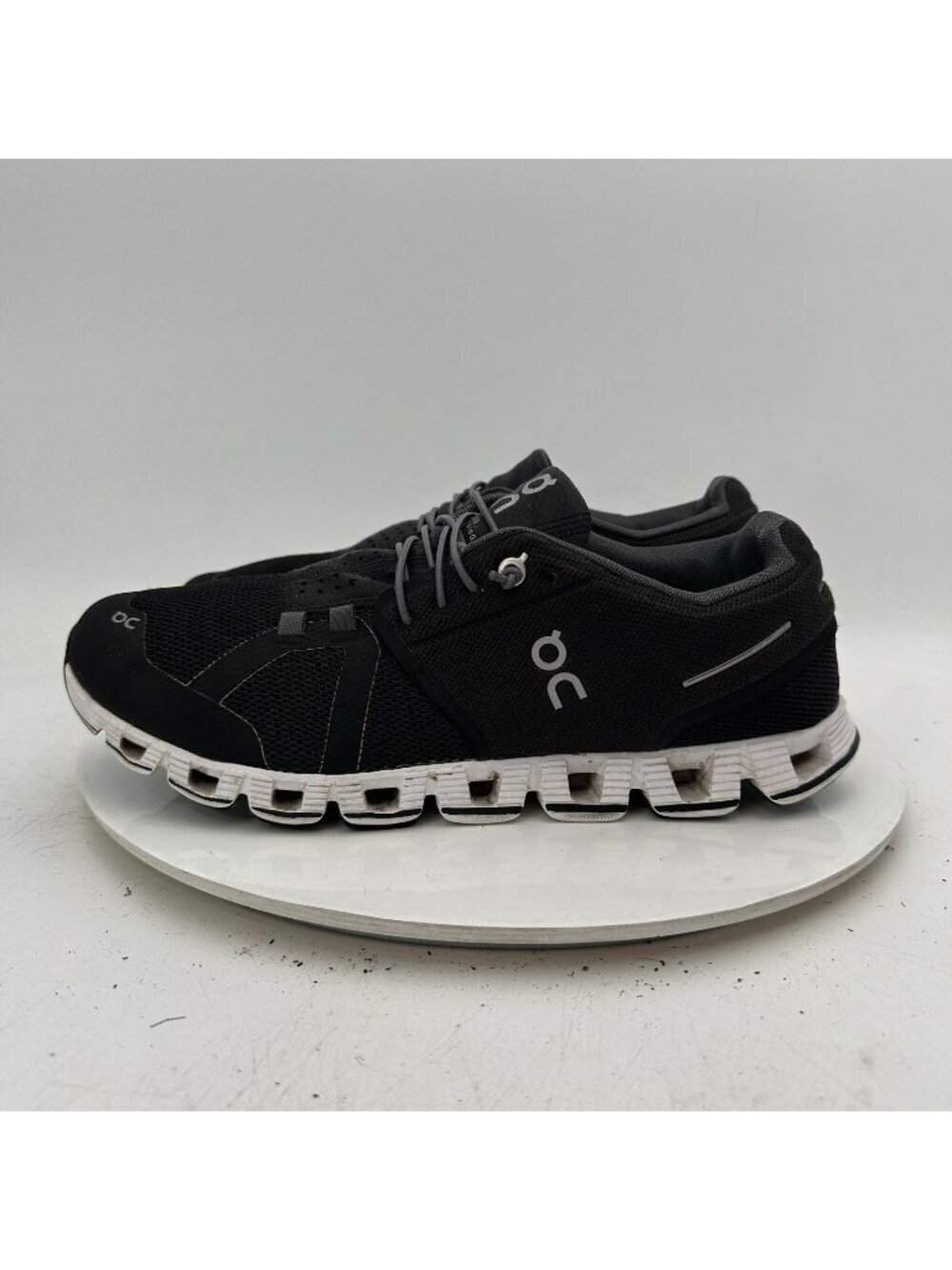On Cloud 5 Swiss Engineering Women Size 10 Black White Running Shoes